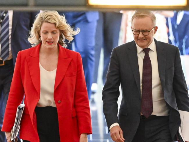 CANBERRA, AUSTRALIA, NewsWire Photos. NOVEMBER 27, 2023: The Prime Minister, Anthony Albanese and Minister for Home Affairs, Clare O'Neil arrive for Question Time at Parliament House in Canberra. Picture: NCA NewsWire / Martin Ollman