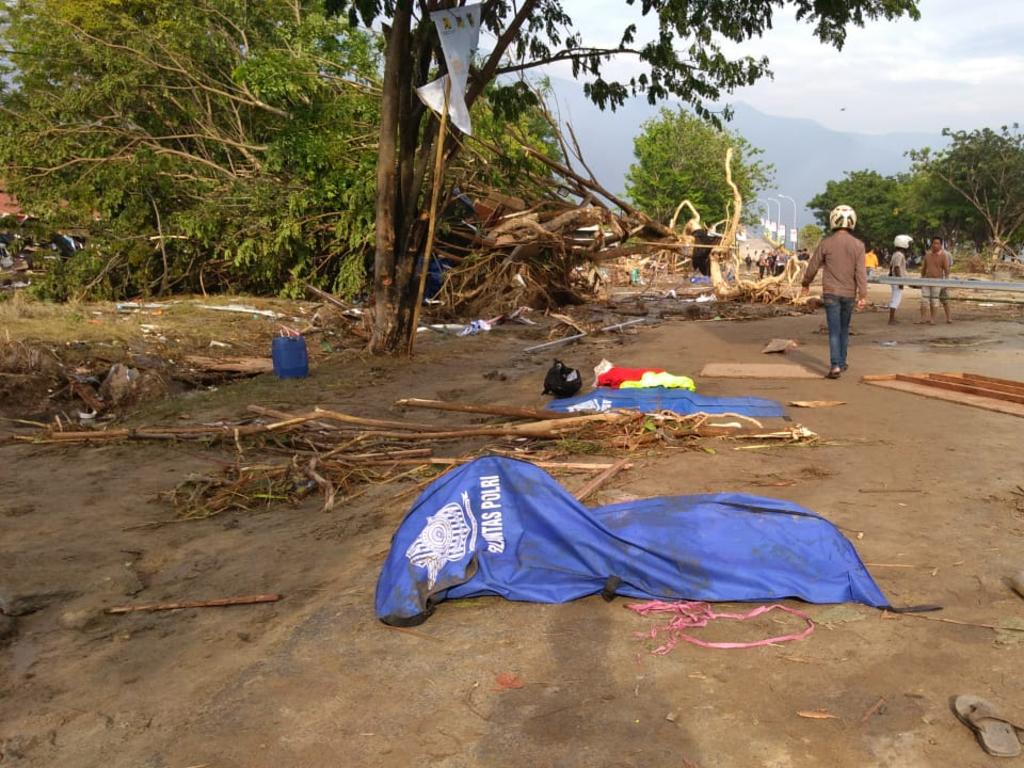 Residents examine the tsunami aftermath in Palu. Picture: AFP