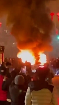 Furious crowd sets fire to self-driving electric taxi