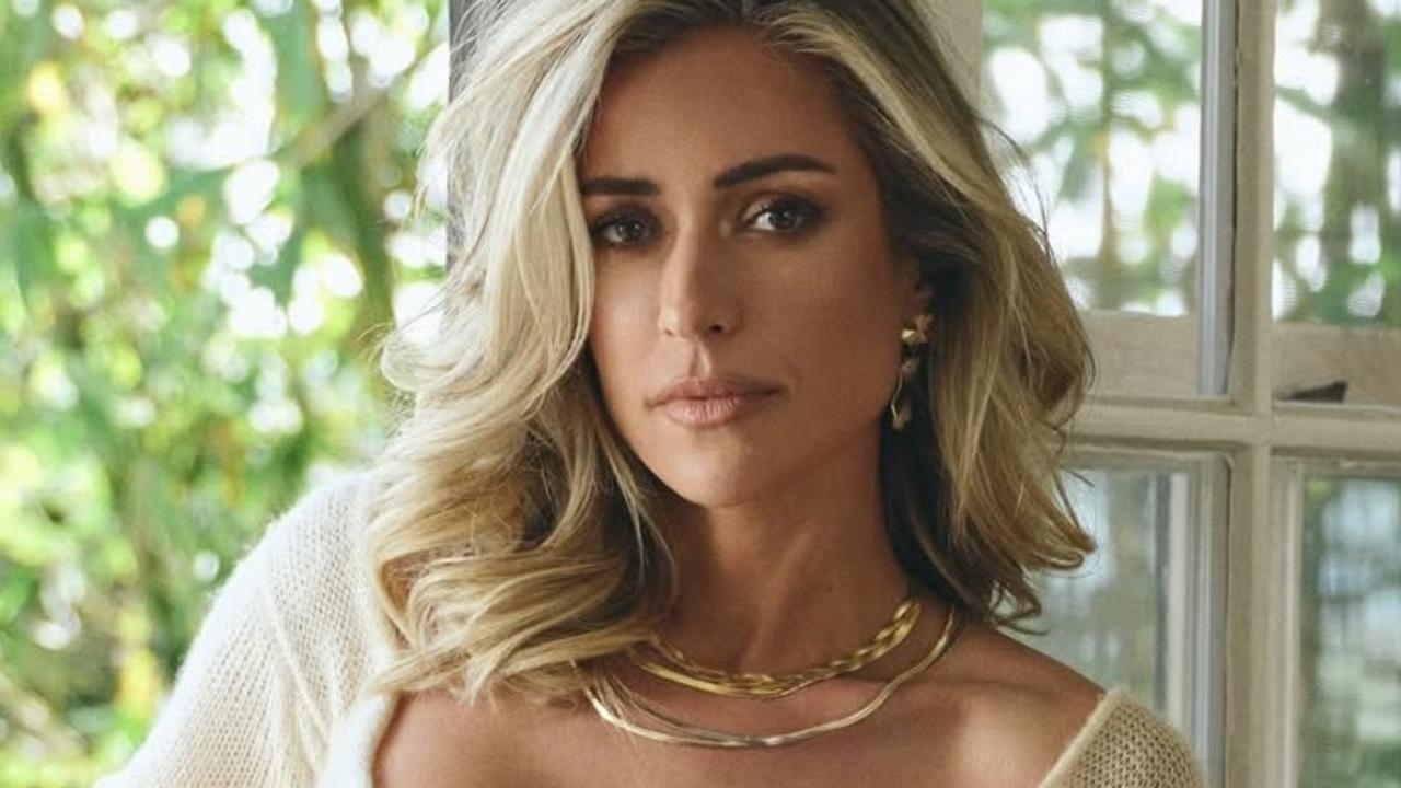 Reality star stuns fans with braless photo
