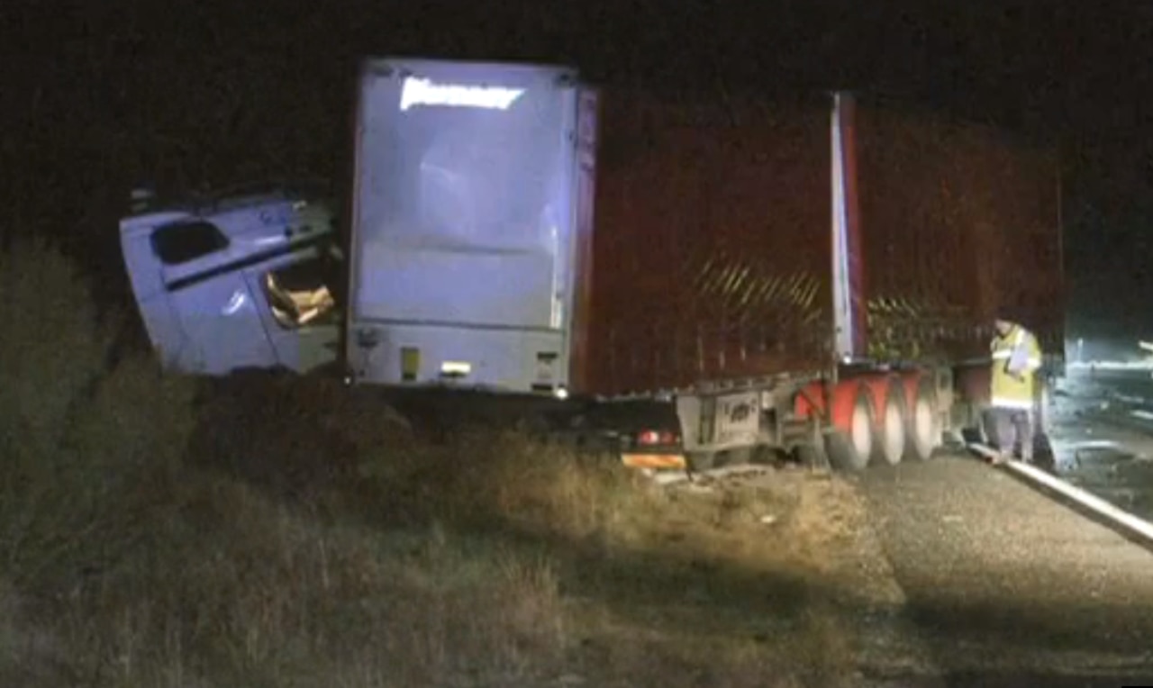 Fatal Crash Culburra Dukes Highway Car And Truck Crash The Advertiser