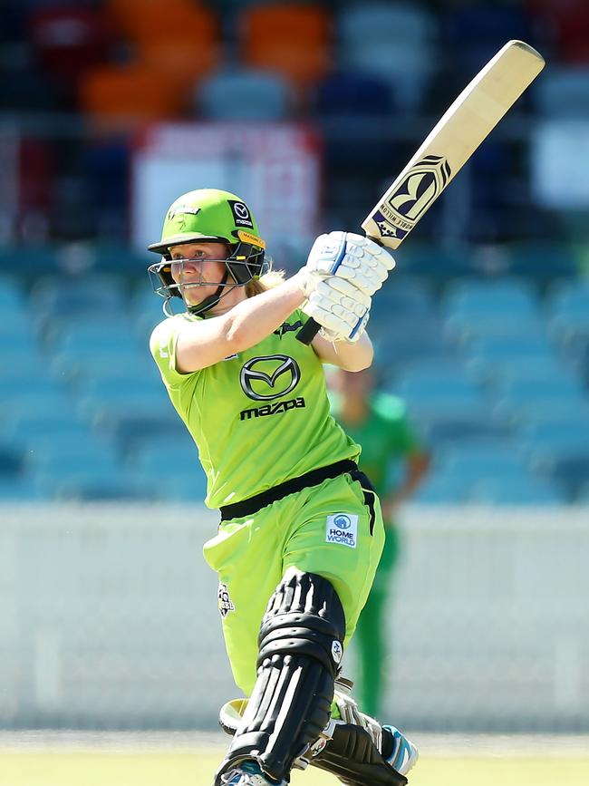 Alex Blackwell in action for the Sydney Thunder team in 2019. Picture: AAP/Mark Nolan