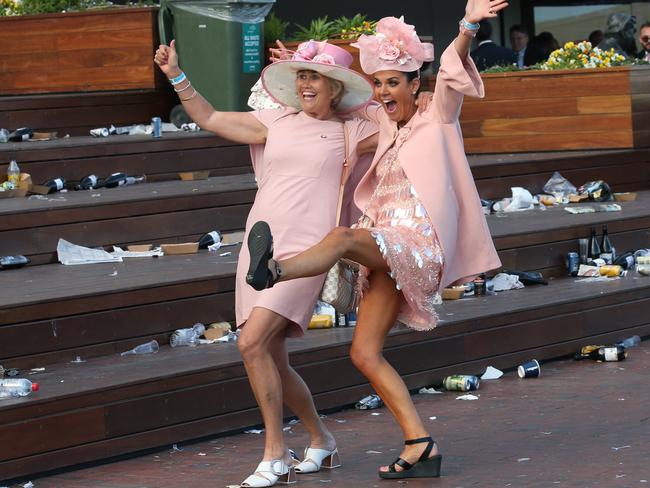 Melbourne Cup 2017 Drunken Antics Begin At Flemington Photos 