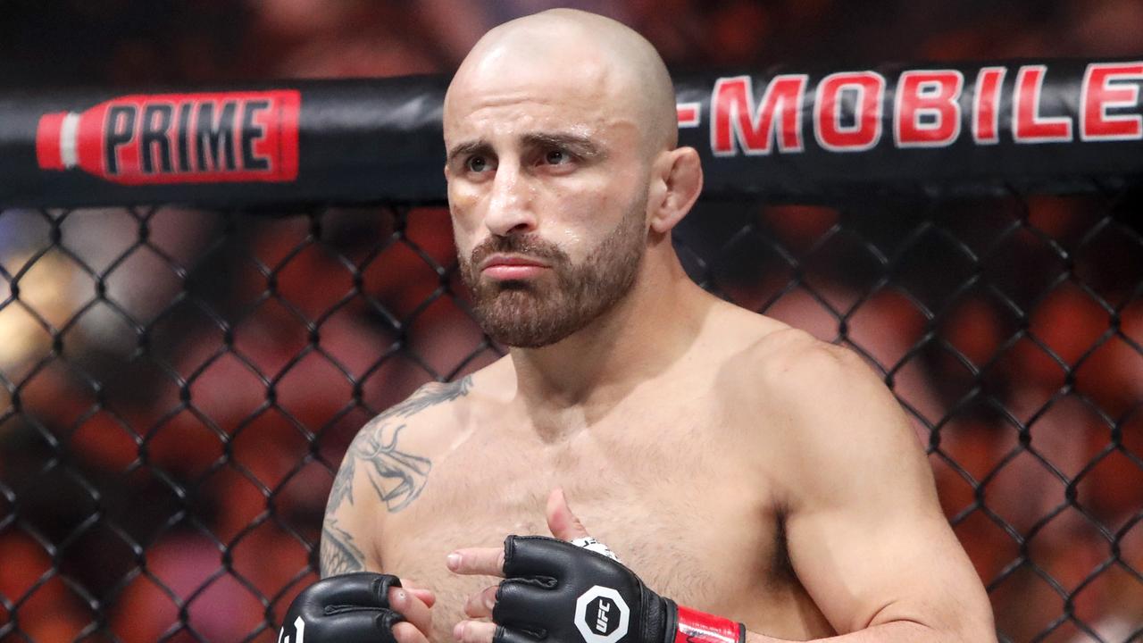 LAS VEGAS, NEVADA - JULY 08: UFC featherweight champion Alexander Volkanovski prepares for his fight against interim champion Yair Rodriguez during UFC 290 at T-Mobile Arena on July 08, 2023 in Las Vegas, Nevada. Volkanovski retained his title with a third-round TKO. (Photo by Steve Marcus/Getty Images)