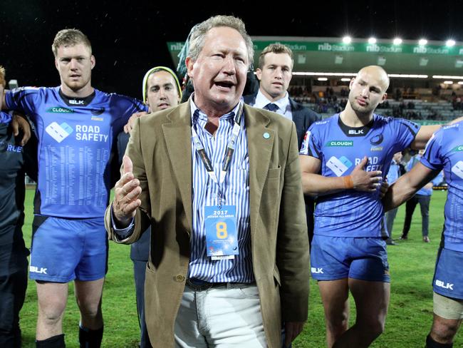 Fortescue Metals Group chairman Andrew Forrest talks to Western Force players following the Round 17 Super Rugby match between the Western Force and the NSW Waratahs at NIB Stadium in Perth, Saturday July 15, 2017. (AAP Image/Richard Wainwright) NO ARCHIVING, EDITORIAL USE ONLY