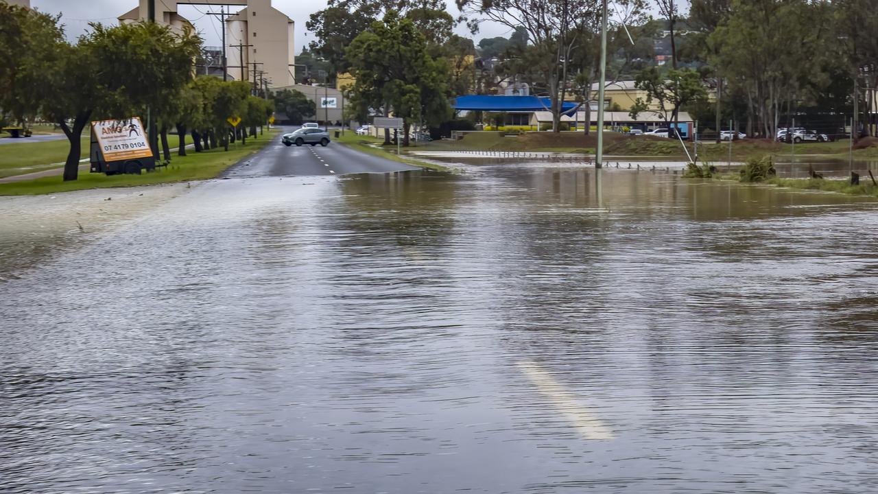 Up to 80mm of rain in Kingaroy, flooding streets and school The