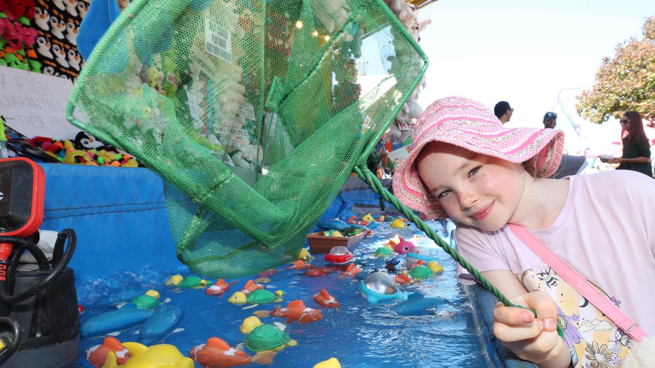 Huge crowds for the first day of the Gold Coast Show. Charlotte Knill, 7 trying to catch a prize. Picture: Glenn Hampson