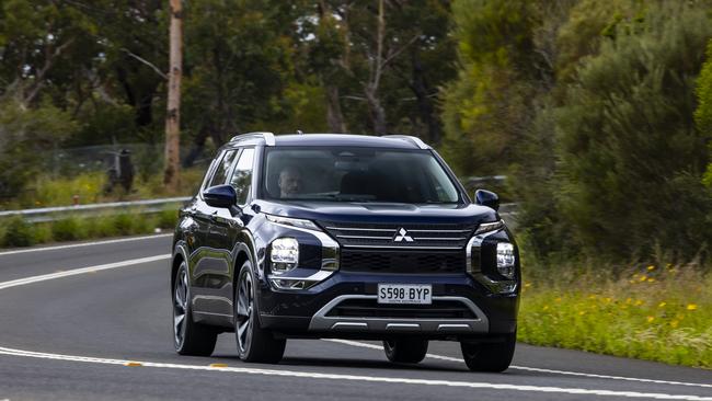 Photo of comparison test between the Kia Sportage, Hyundai Tucson, Toyota Kluger and Mitsubishi Outlander. Images taken by Mark Bean