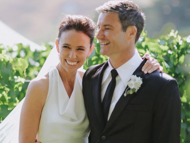 This handout photo taken on January 13, 2024 and released on January 14, by Felicity Jean Photography shows New Zealand's former prime minister Jacinda Ardern (L) standing with her husband Clarke Gayford during their wedding ceremony in Hawke's Bay at Craggy Range Winery, on the east coast of North Island. Ardern has married her longtime partner, tying the knot after Covid restrictions forced the couple to cancel a ceremony in 2022. (Photo by Felicity Jean / Felicity Jean Photography / AFP) / - NO Internet - NO Social media / RESTRICTED TO EDITORIAL USE - MANDATORY CREDIT 