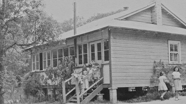 Oxford Falls Public School in the 1950s. Courtesy Department of Education