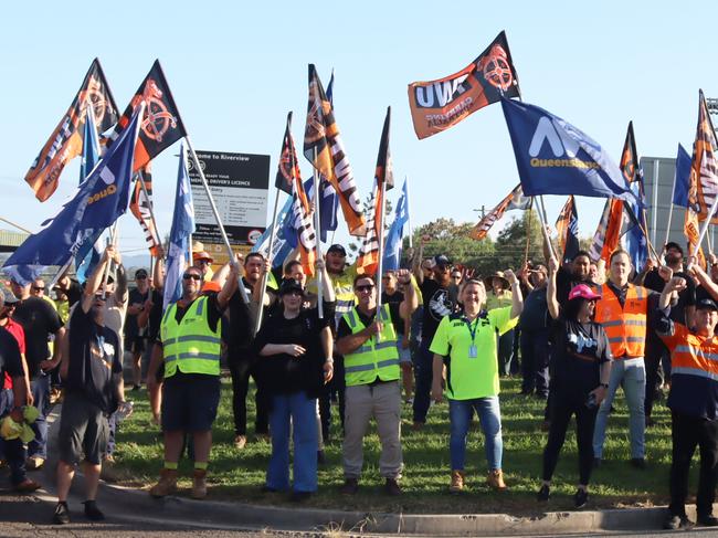 Ipswich garbos will go back on strike on Friday and possibly also next Monday and Tuesdeay. Picture: TWU