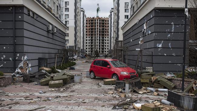 A car next to a damaged apartment building in Bucha. Picture: Getty Images