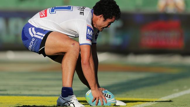 Corey Harawira-Naera scores the match winning try for the Bulldogs to beat tournament favourites the Parramatta Eels. Picture: Getty Images.