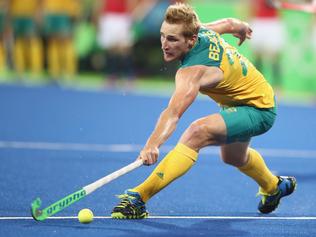 RIO DE JANEIRO, BRAZIL - AUGUST 10: Daniel Beale of Australia stretches for the ball during the men's pool A match between Great Britain and Australia on Day 5 of the Rio 2016 Olympic Games at the Olympic Hockey Centre on August 10, 2016 in Rio de Janeiro, Brazil. (Photo by Mark Kolbe/Getty Images)