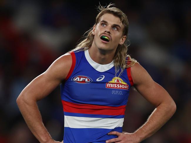 MELBOURNE. 29/04/2023. AFL. Round 7.     Western Bulldogs vs Hawthorn at Marvel Stadium .  Bulldog Bailey Smith after a hawthorn goal . Pic: Michael Klein