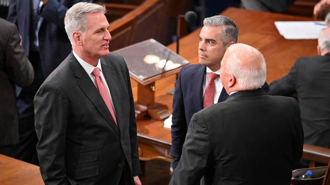 Kevin McCarthy (L) speaks with a colleagues as the US House of Representatives continues voting for new speaker at the US Capitol. Picture: AFP.