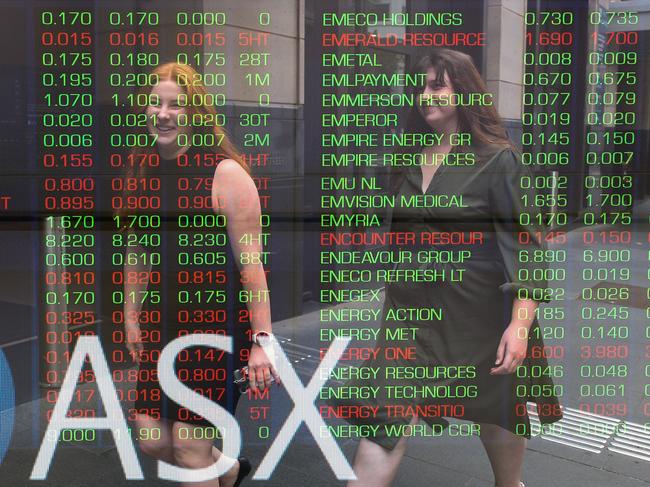 SYDNEY, AUSTRALIA - NewsWire Photos - APRIL 18 2023 - A general view of people walking past the ASX in Central Sydney. Picture NCA NewsWire / Gaye Gerard