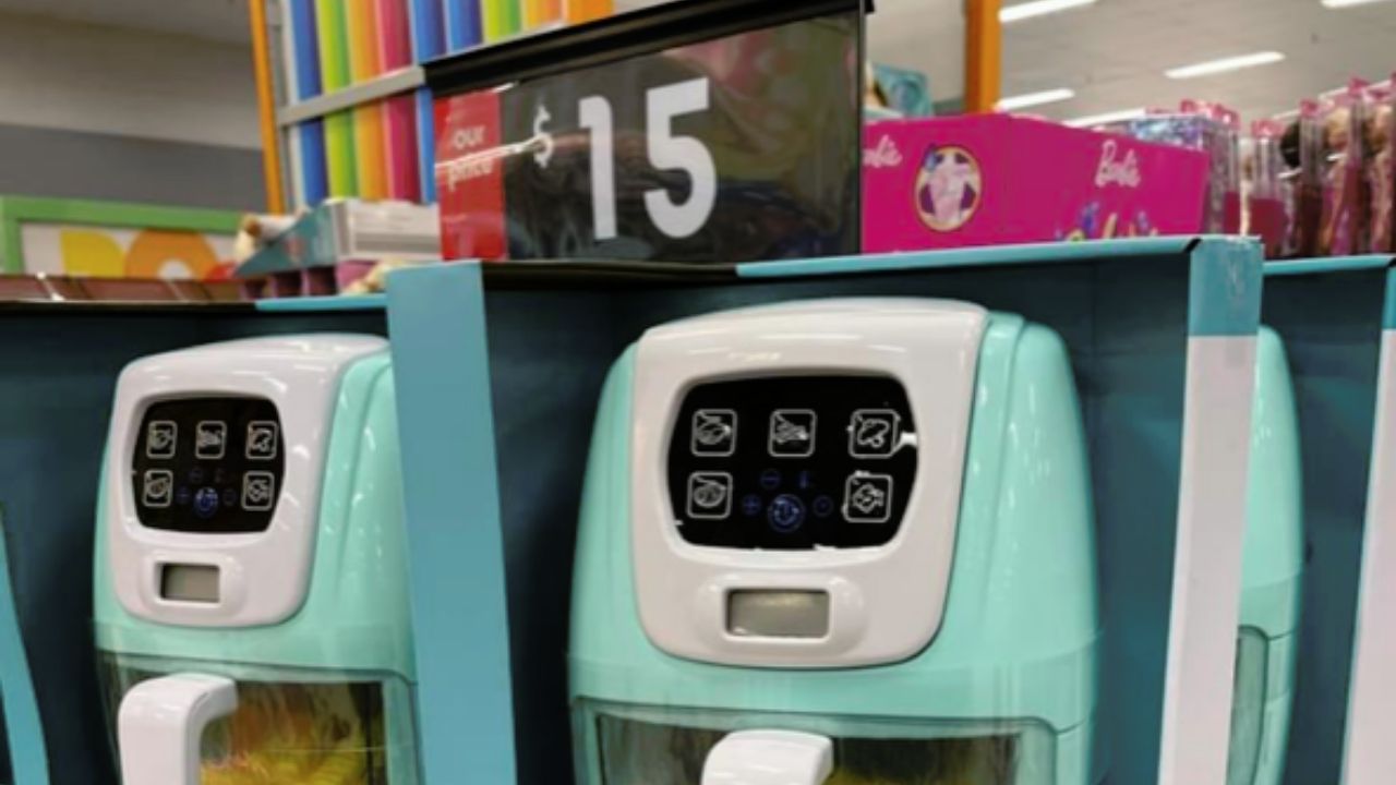 Kmart has released a mini air fryer toy for kids