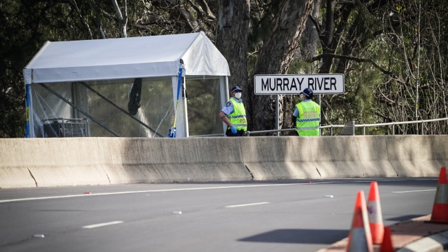 At least 200 Victorians trapped on the NSW side of the Murray River border bubble will be allowed to quarantine at home as part of a pilot program under the national plan to reopen.  Picture: NCA NewsWire / Simon Dallinger