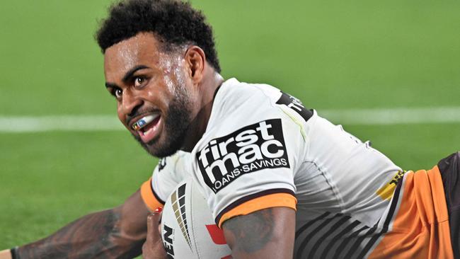 Ezra Mam of the Broncos scores a try during the 2023 NRL Grand Final match between Penrith Panthers and Brisbane Broncos at Accor Stadium in Sydney on October 1, 2023. (Photo by Izhar KHAN / AFP) / -- IMAGE RESTRICTED TO EDITORIAL USE - STRICTLY NO COMMERCIAL USE --