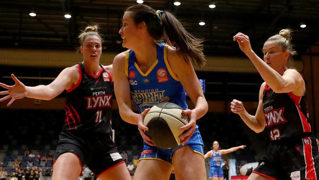 Alicia Froling of the Spirit competes for the ball during the round one WNBL match between Bendigo Spirit and Perth Lynx. Photo: Getty Images