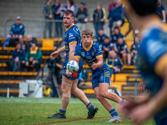 Matthew Arthur passes out of dummy half. Picture: Thomas Lisson