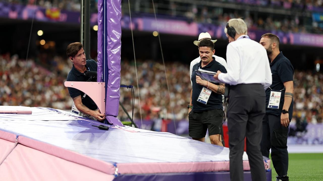 Staff attempt to fix an issue during the women's pole vault final. (Photo by Cameron Spencer/Getty Images)