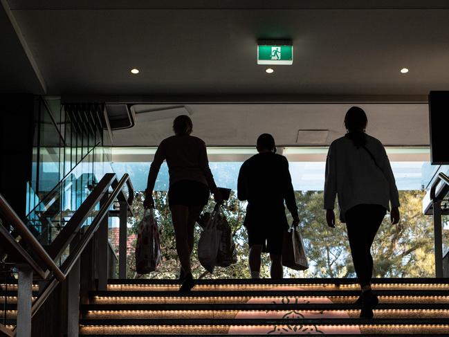 SYDNEY, AUSTRALIA - NewsWire Photos June 06, 2023: People are seen shopping in Bondi .  shopping genericsPicture: NCA NewsWire / Flavio Brancaleone