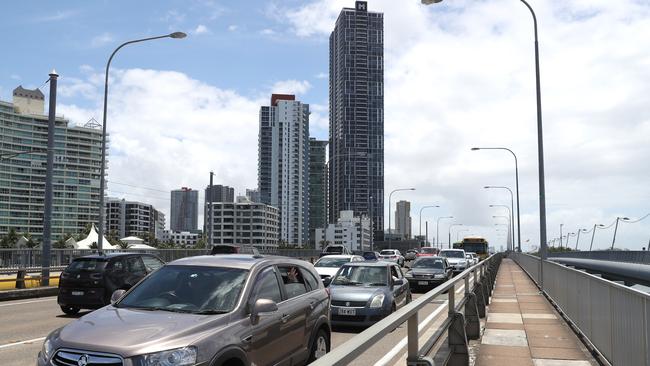 Heavy traffic along the Sundale Bridge heading to the Spit, Gold Coast. Photo: Regi Varghese