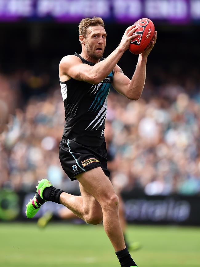 Jay Schulz of the Power marks the ball during the round one AFL match between the Port Adelaide Power and the St Kilda Saints at Adelaide Oval on March 27, 2016 in Adelaide, Australia. (Photo by Daniel Kalisz/Getty Images)