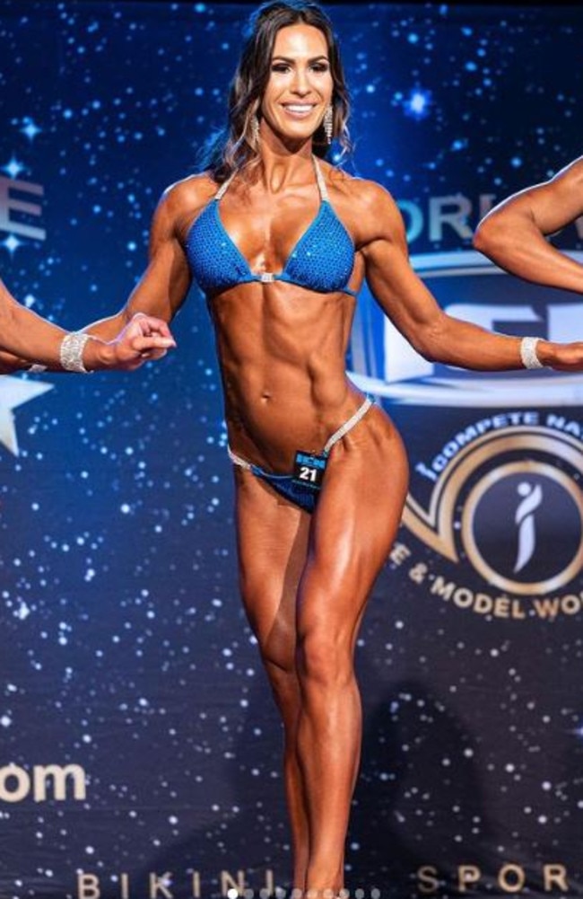 After hiring a personal trainer and educating herself on nutrition, Roxy went on to become a qualified coach herself and entered her first competition in 2019.