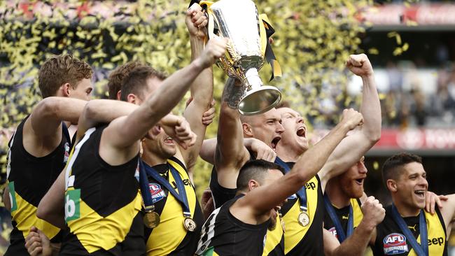 The proud Premiers raise the Cup. Picture: Ryan Pierse/AFL Photos/via Getty Images.