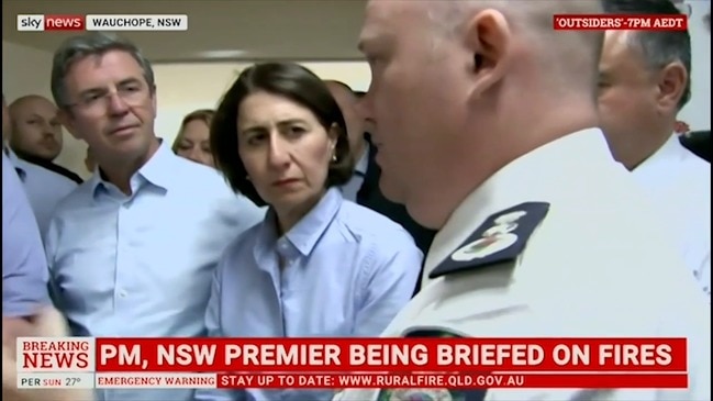 PM and Premier receive fire briefing at Wauchope