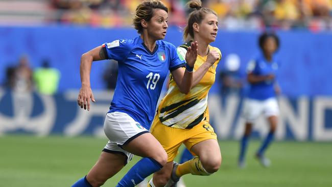 VALENCIENNES, FRANCE - JUNE 09: Valentina Giacinti (R) of Italy and Elise Kellond-Knight of Australia compete for the ball during the 2019 FIFA Women's World Cup France group C match between Australia and Italy at Stade du Hainaut on June 09, 2019 in Valenciennes, France. (Photo by Tullio M. Puglia/Getty Images)