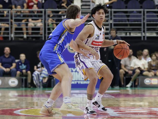 GOLD COAST, AUSTRALIA - SEPTEMBER 22: Jasper Rentoy of the Kings dribbles the ball during the 2023 NBL Blitz match between Sydney Kings and Brisbane Bullets at Gold Coast Convention and Exhibition Centre on September 22, 2023 in Gold Coast, Australia. (Photo by Russell Freeman/Getty Images for NBL)