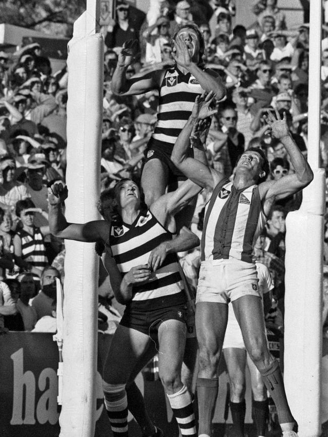 Gary Ablett won a car when he soared over Mark Jackson and Ross Glendinning at Kardinia Park in 1985.