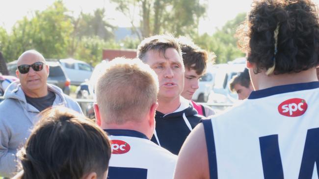 Shane Crawford addresses his Ardmona troops at the final break in the match against Violet Town. Photo: Brayden May.