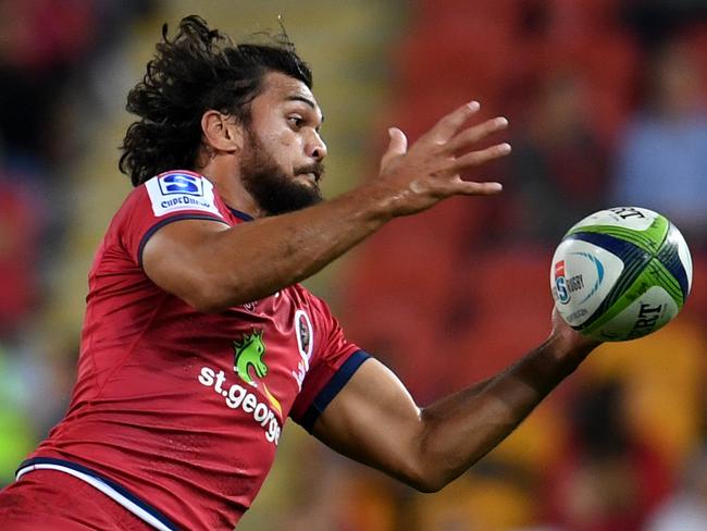 Karmichael Hunt of the Queensland Reds handles the ball during their Round 14 Super Rugby game against the Western Force at Suncorp Stadium in Brisbane, Friday, May 26, 2017. (AAP Image/Dan Peled) NO ARCHIVING, EDITORIAL USE ONLY