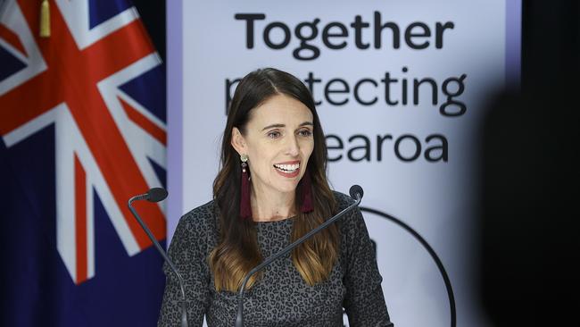 Jacinda Ardern speaks to reporters about the travel bubble. Getty Images)