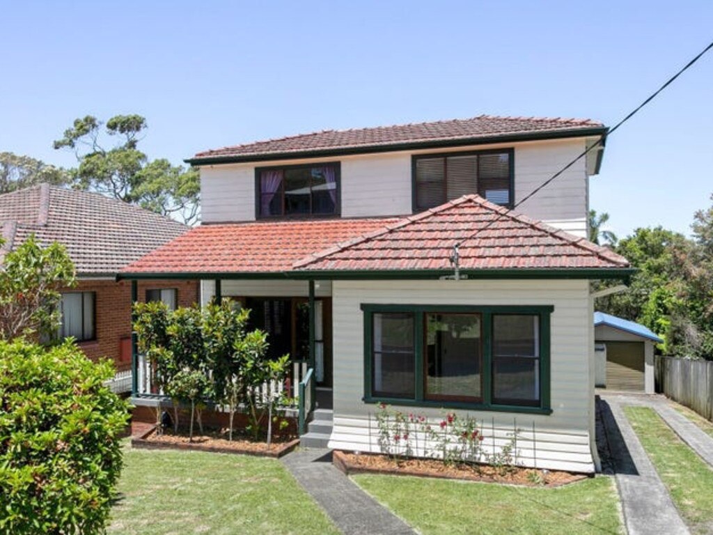 It costs $1495 a week to rent this house in Manly Vale.