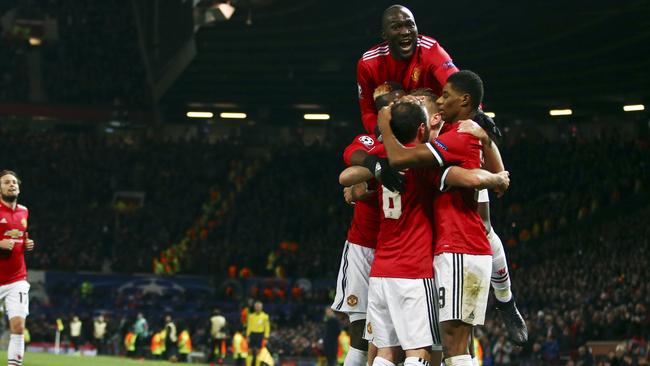 Manchester United's team players celebrate.