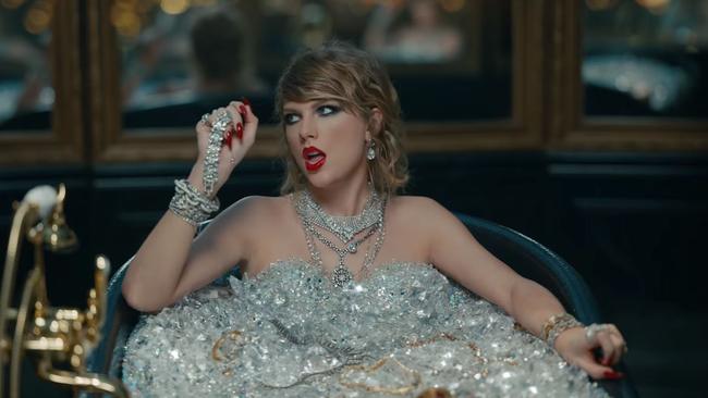 Tay-Tay in a tub filled with more than $12 million worth of diamonds for Look What You Made Me Do. (Pic: Taylor Swift/Vevo)