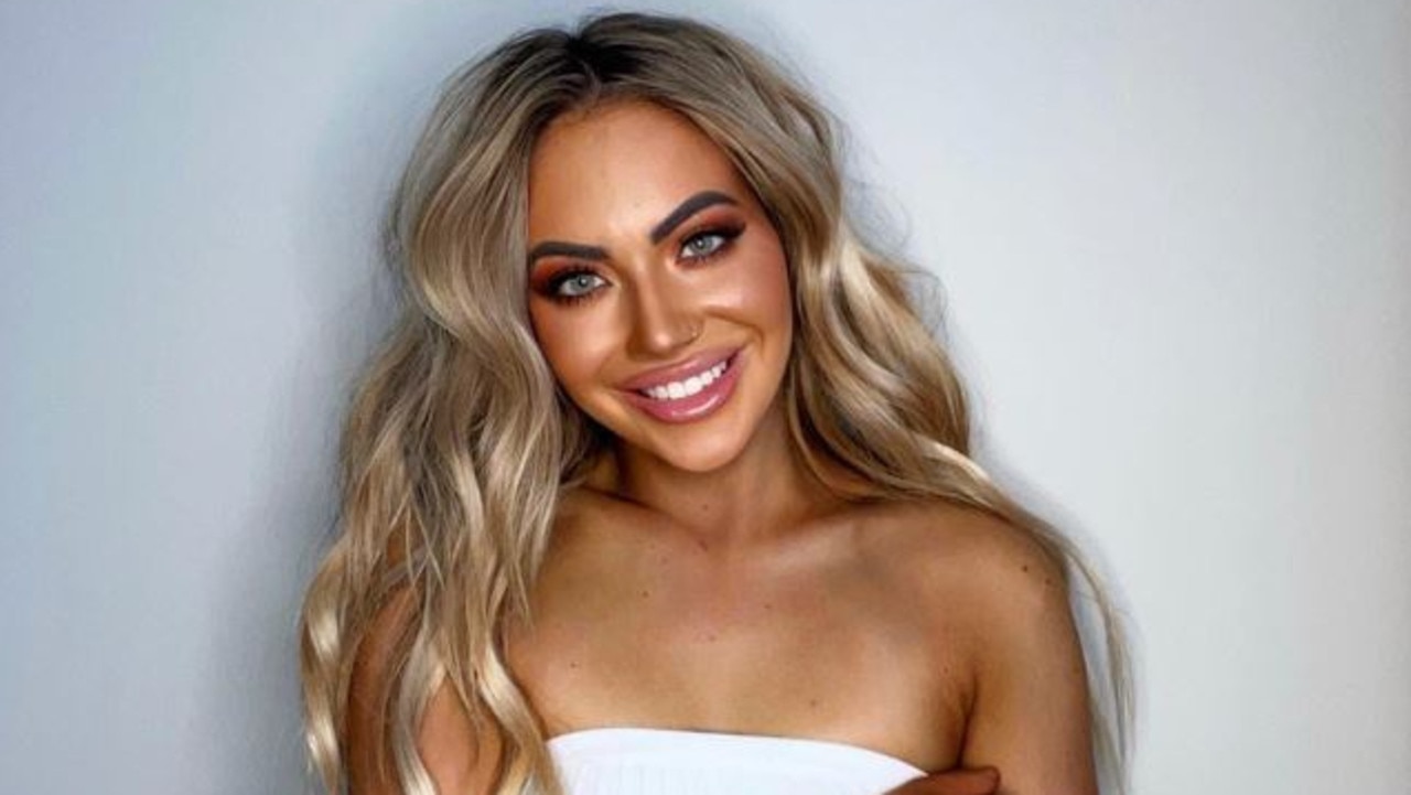 Love Island Australia Savanah Badger took nudes in private school photo  booth | The Advertiser