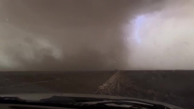 Witness spots huge cloud, tornado warnings in Kansas | news.com.au ...