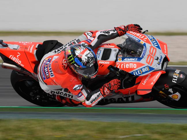 Ducati Team's Spanish rider Jorge Lorenzo takes a curve during the Catalunya Moto GP Grand Prix first free practice session at the Catalunya racetrack in Montmelo, near Barcelona on June 15, 2018. / AFP PHOTO / LLUIS GENE