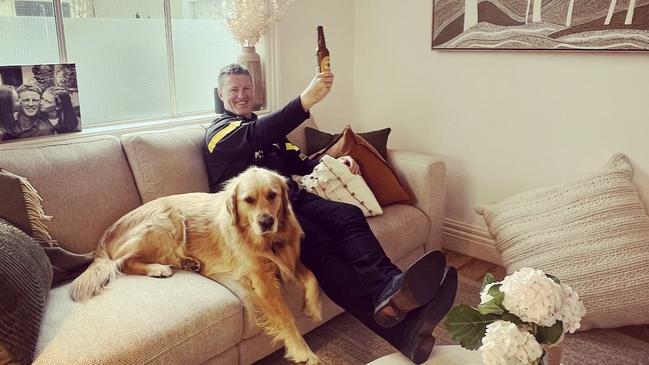 Damien Hardwick posted on Twitter ahead of the game, showing how relaxed he was for the first time in years. Picture: Twitter