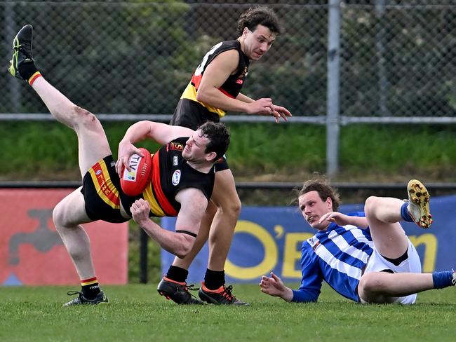 WRFL: Suns’ Michael Ryan holds onto the mark. Picture: Andy Brownbill