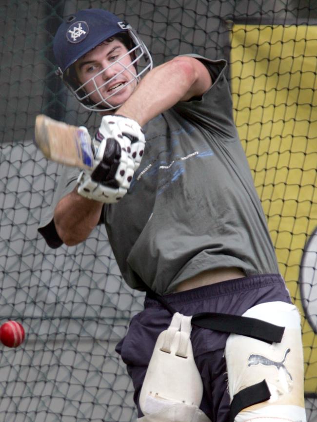 Jonathan Brown trains with the Victorian cricket team.