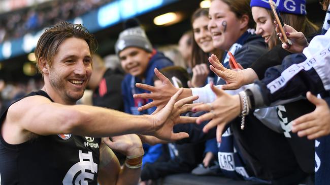 Dale Thomas celebrates the win with Blues fans. Picture: Getty Images