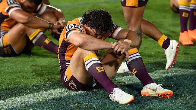 TOWNSVILLE, AUSTRALIA — AUGUST 09: The Broncos look dejected after losing the round 22 NRL match between the North Queensland Cowboys and the Brisbane Broncos at 1300 SMILES Stadium on August 9, 2018 in Townsville, Australia. (Photo by Ian Hitchcock/Getty Images)